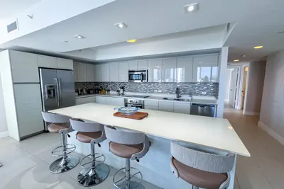 Photo 4 - Luxury 3-bedroom condo with pool