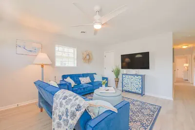 Photo 5 - Buckroe Bungalow · #Buckroe Bungalow ~Escape to the Beach 2mins Away!