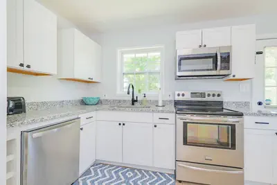 Photo 2 - Buckroe Bungalow · #Buckroe Bungalow ~Escape to the Beach 2mins Away!