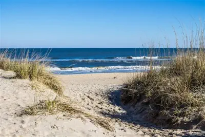 Photo 3 - ♥️Coastal Getaway♥️~Large Clean-n-Cozy 3Bdrm Home