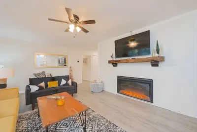 Photo 2 - ~The BeeHive! | New 4 Bedroom Listing Next to CNU!
