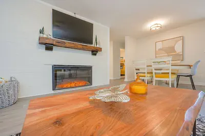 Photo 5 - ~The BeeHive! | New 4 Bedroom Listing Next to CNU!