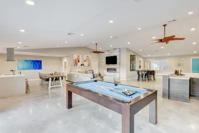 Photo 2 - One of a Kind with Private Pool, Spa, Volleyball, Game Room, Life size Chess