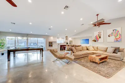 Photo 4 - One of a Kind with Private Pool, Spa, Volleyball, Game Room, Life size Chess