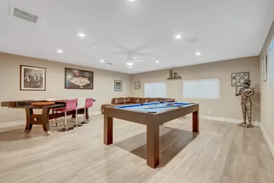 Photo 5 - Licensed! Close to Strip! Pool,Spa,Roulette Table!