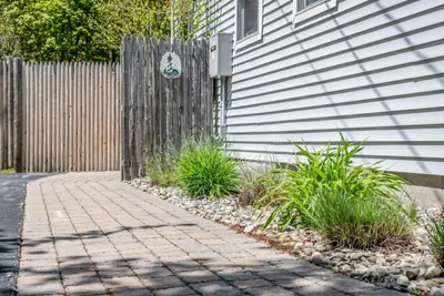 Photo 3 - Elegant Orchard Retreat: Generous Yard & Patio
