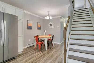 Photo 2 - City Haven: 2BD | Parking & Movie Theater Access