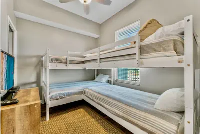 Photo 4 - Stunning 3BD Beachfront Condo! Free Beach Chair Service for 4