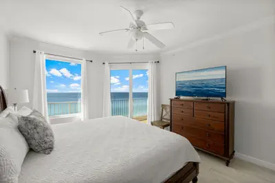 Photo 5 - Spectacular Big 3BD Beachfront Condo! Sleeps 10