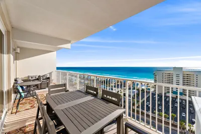 Photo 3 - Beach and Ocean Views! Steps 2 Beach, Restaurants! Sleeps 9