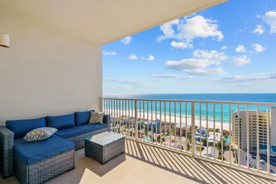 Photo 2 - Spacious Ocean View Resort Condo & 5 Pools