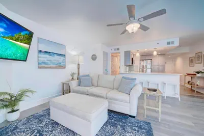 Photo 4 - Sunbird Resort: Stunning Fully Remodeled Beachfront Condo! Free Beach Chair Service