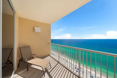 Photo 2 - Beachfront Retreat: Family-Friendly 1-Bedroom Getaway