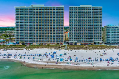 Photo 5 - Beachfront Retreat: Family-Friendly 1-Bedroom Getaway