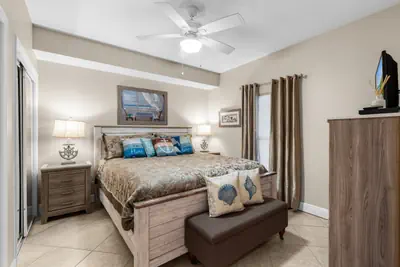 Photo 4 - Beachfront Retreat: Family-Friendly 1-Bedroom Getaway