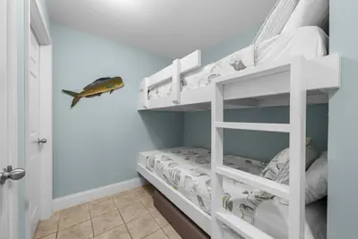 Photo 5 - Oceanview Resort Low Floor Condo! Steps to the Beach! Sleeps 6