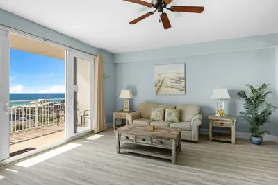 Photo 2 - Oceanview Resort Low Floor Condo! Steps to the Beach! Sleeps 6