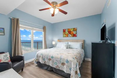 Photo 2 - Stylish Beachfront Resort Condo! with Amazing Amenities