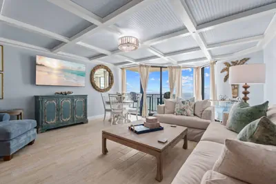 Photo 3 - Completely Renovated Penthouse Condo! Free Beach Chair Service
