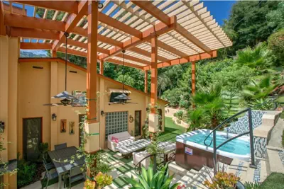 Photo 4 - Skyhill Oasis New Lux Designer Modern