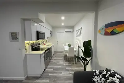 Photo 3 - Charming 2 bed/2 bath apt w/patio & parking