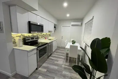 Photo 2 - Charming 2 bed/2 bath apt w/patio & parking