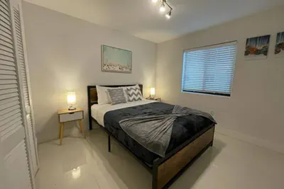 Photo 4 - Upstairs 2bed/1 bath apt w/parking little habana