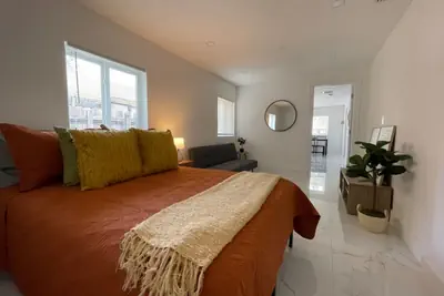 Photo 5 - A Cozy & Spacious Studio w/parking great location