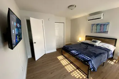 Photo 2 - Charming 1/1 apt w/parking on great location