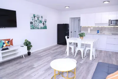 Photo 3 - Remodeled 1bed/1bath apt w/parking great location