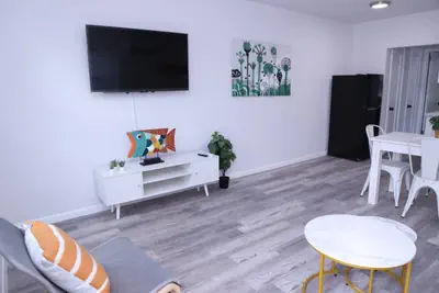 Photo 2 - Remodeled 1bed/1bath apt w/parking great location