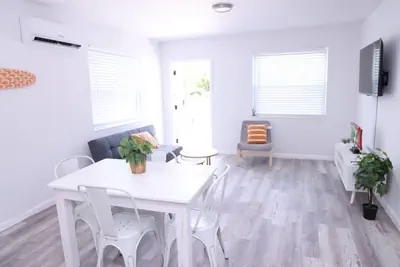 Photo 5 - Remodeled 1bed/1bath apt w/parking great location