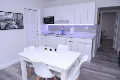 Photo 3 - Lovely 1-bed apt with private patio & parking