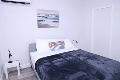 Photo 5 - Lovely 1-bed apt with private patio & parking