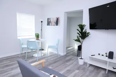 Photo 4 - Cozy Studio w/ parking & private patio w/ BBQ