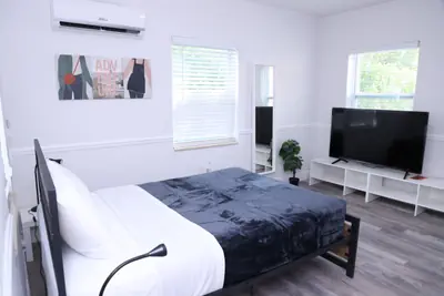Photo 4 - Charming Studio w/ parking & private patio w/ BBQ