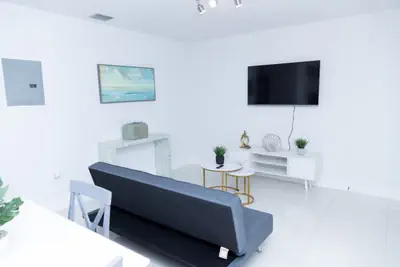 Photo 2 - Brand new & modern 2bed/1 bat apt w/ parking