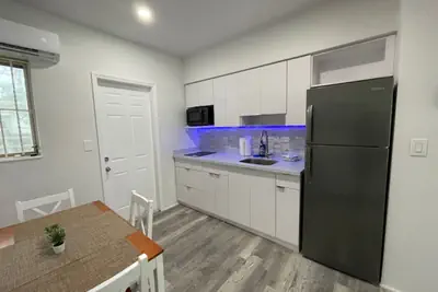 Photo 3 - 1bed/1bath apt w/ parking & patio great location !
