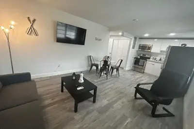 Photo 2 - Fully equipped Apt w/ parking near Cocowalk!