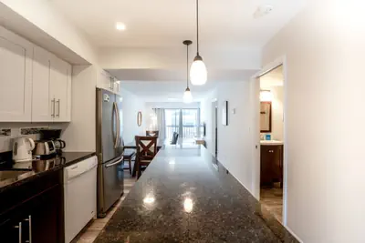 Photo 5 - 2 bed/2bath apt near beach w/pool & parking