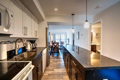 Photo 4 - 2 bed/2bath apt near beach w/pool & parking