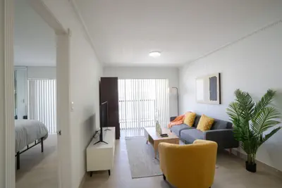 Photo 2 - 2bed/2bath near beach with pool & parking