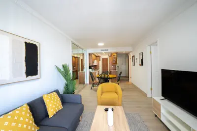 Photo 4 - 2bed/2bath near beach with pool & parking