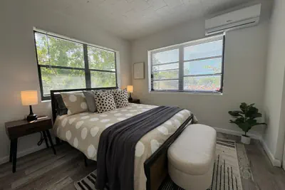 Photo 2 - Upstairs 2bed/1bath Apt w/parking near Coco Walk!