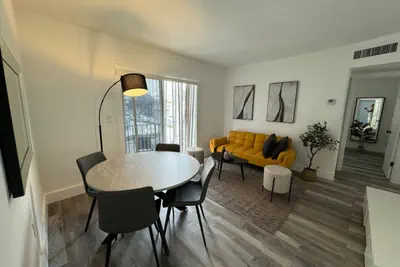 Photo 3 - Remodeled 2bed 1 bath apt w/park great location!