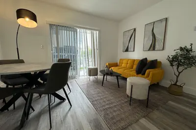 Photo 5 - Stylish 2bed 1 bath apt w/ parking great location!