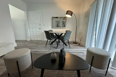 Photo 2 - Stylish 2bed 1 bath apt w/ parking great location!