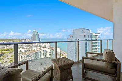 Photo 2 - 2bedroom Lyfe resort Apartment over the beach