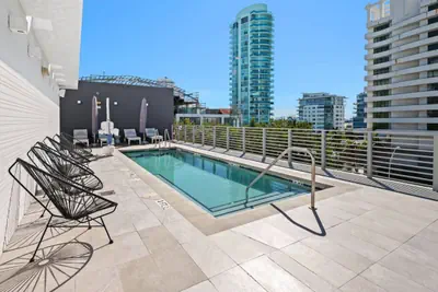 Photo 4 - Beach Escape 1BR • Walk to beach • Pool & Gym
