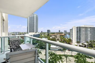 Photo 3 - Spacious & Modern apt for a family beach vacation